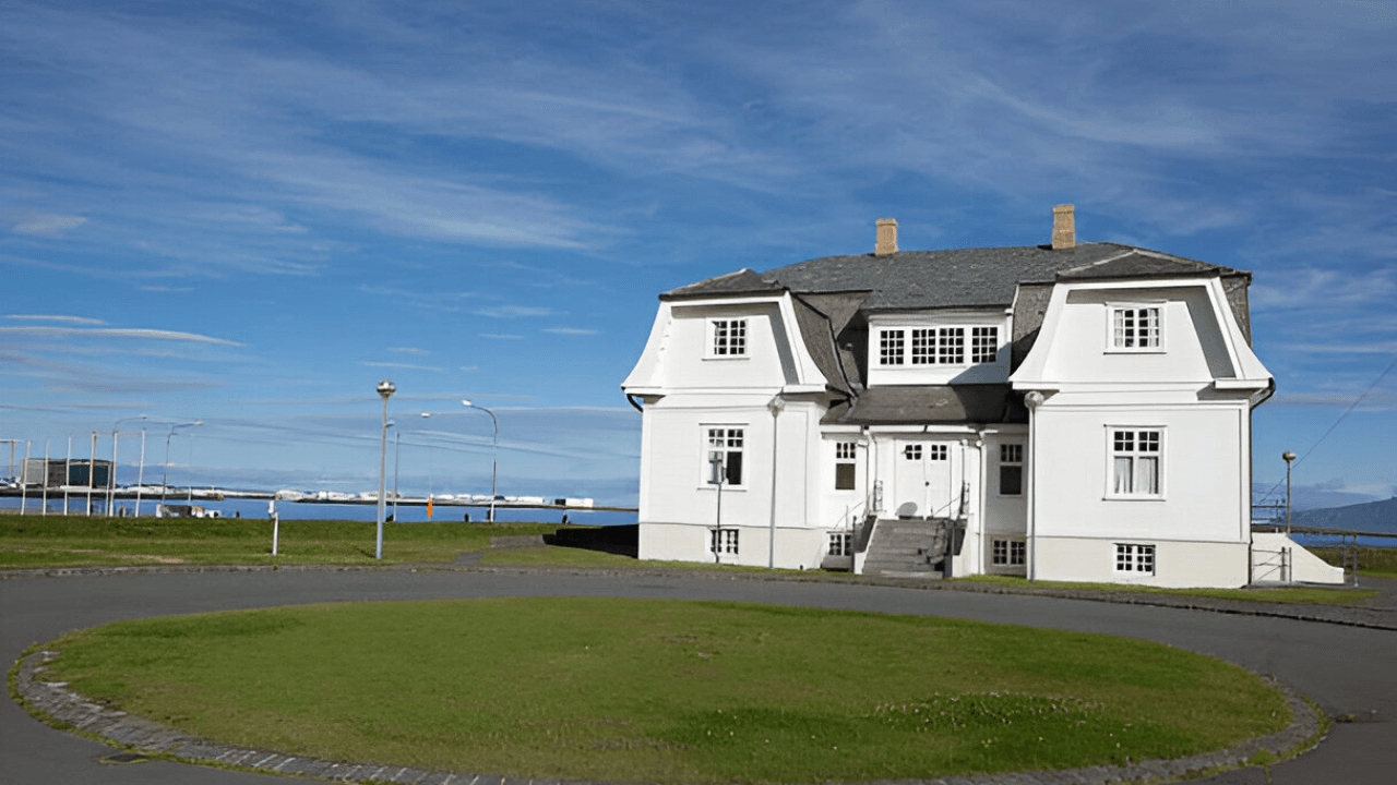 Private Reykjavik City Tour in Multi-Language Guide Options - photo 3