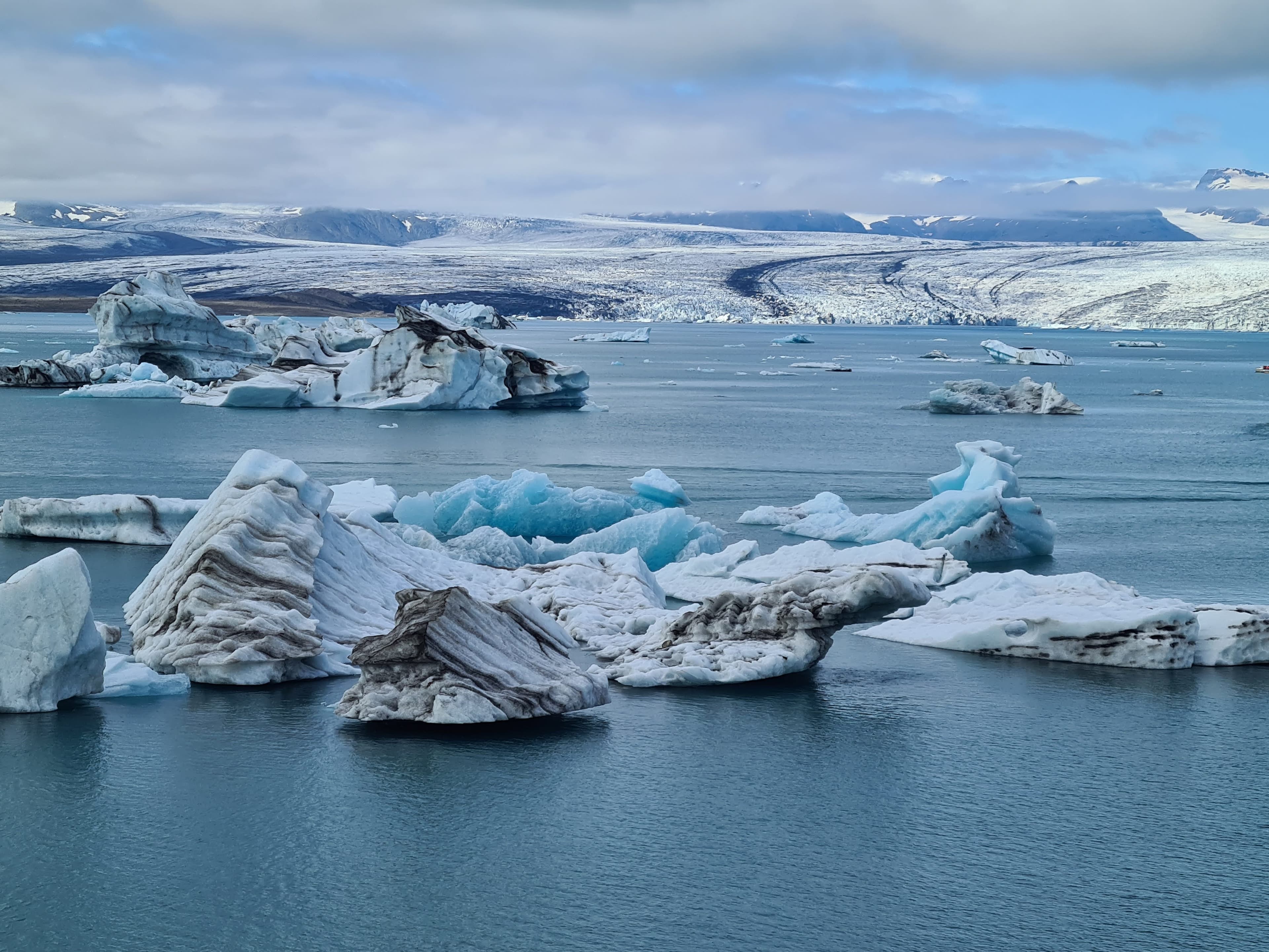 Jökulsárlón & Diamond Beach – A Tailored Private South Coast Experience for Families