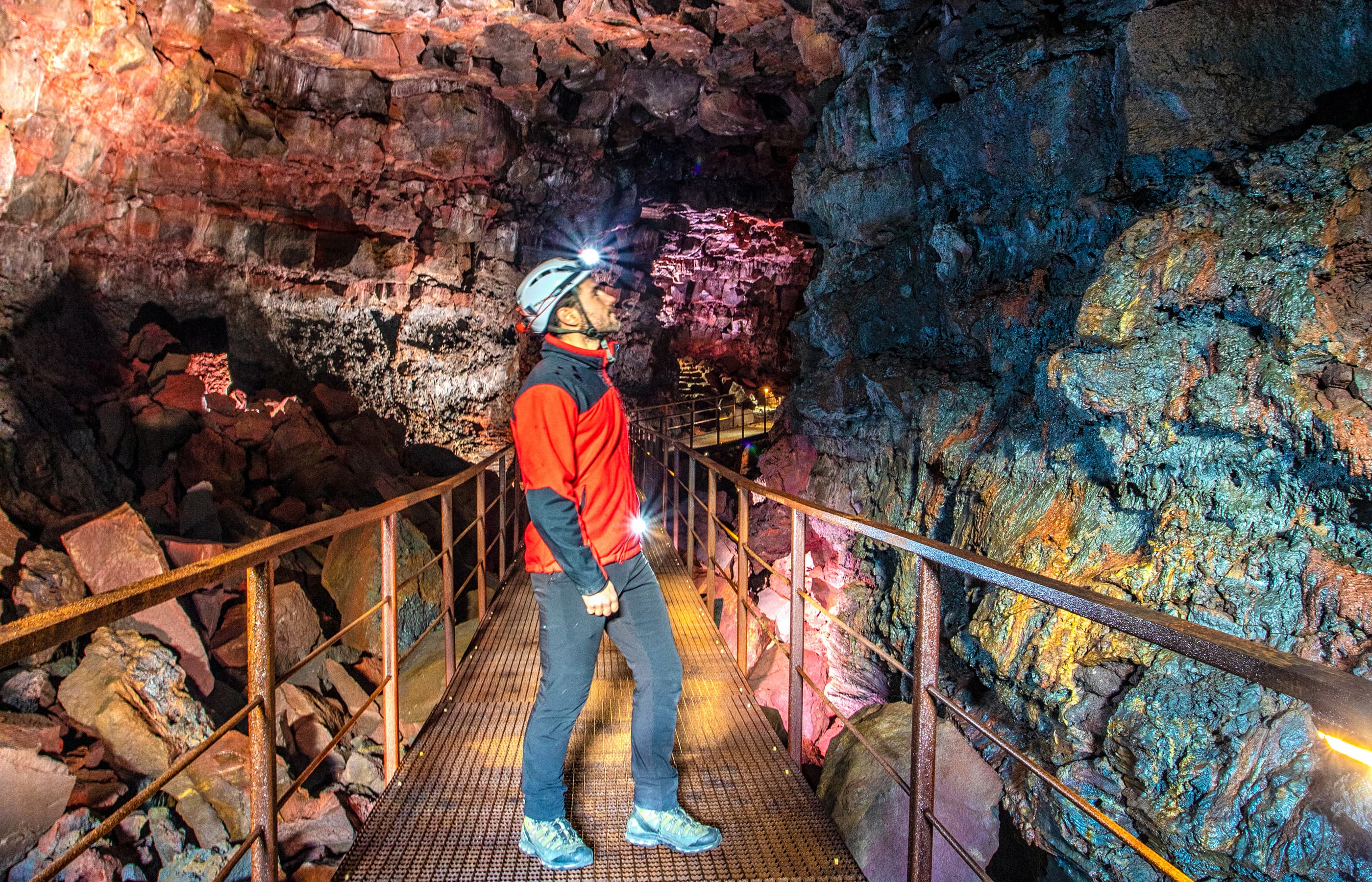 Volcanic Caves and Craters: The Lava Tunnel, Grindavík & Reykjanes Lava Fields Combo Tour - photo 16
