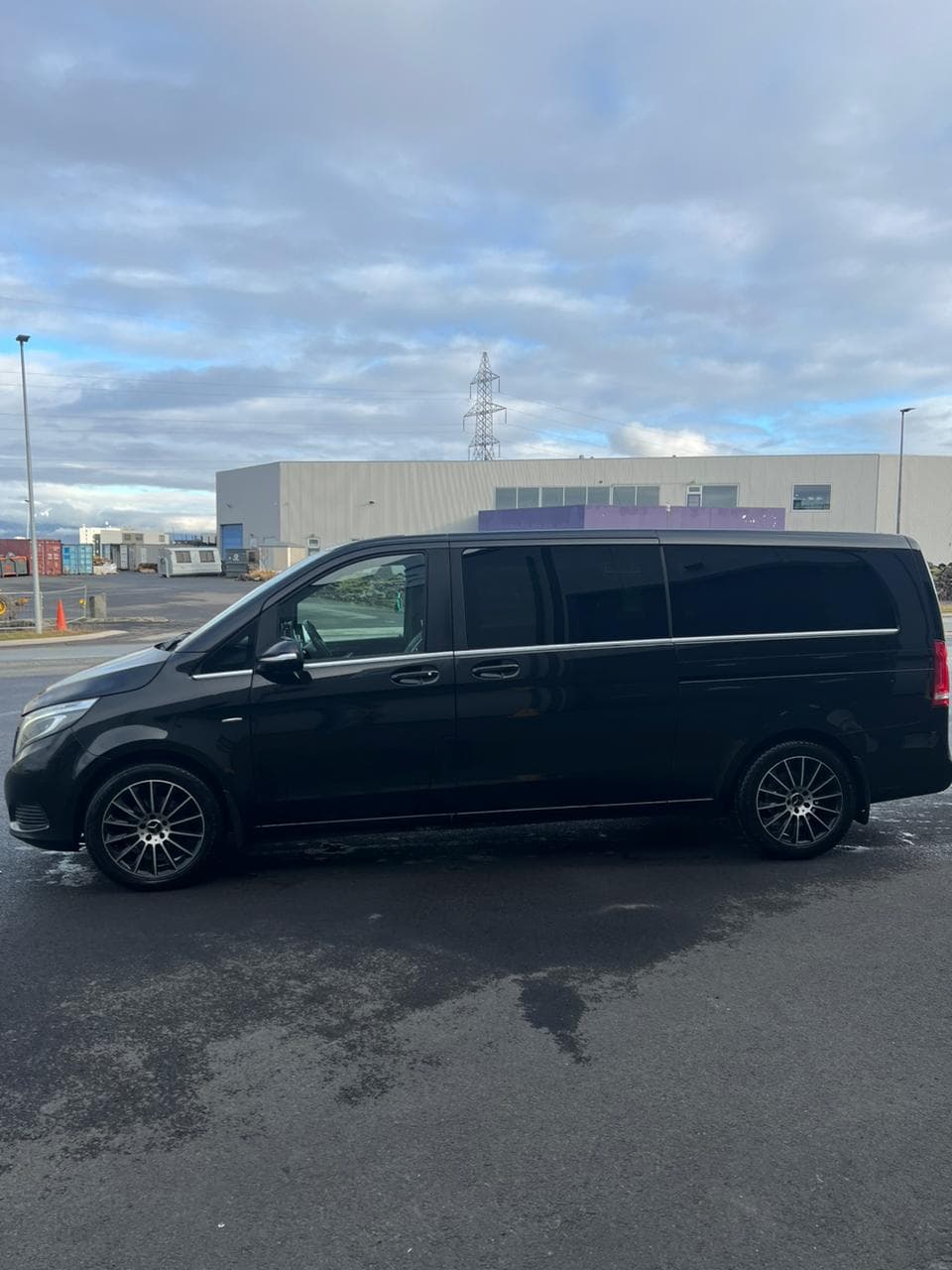 Private Luxury Transfer: Keflavík Airport ↔ Reykjavík with Icelandic Hospitality