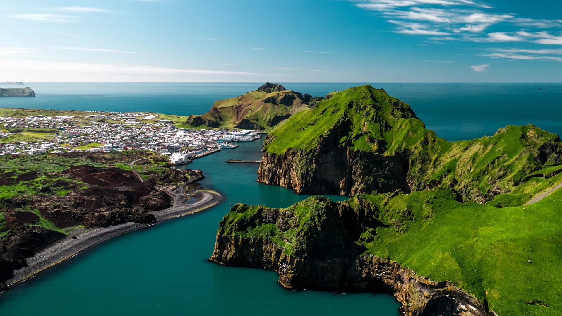 Private transfer from Keflavík Airport/Reykjavík to Westman Islands