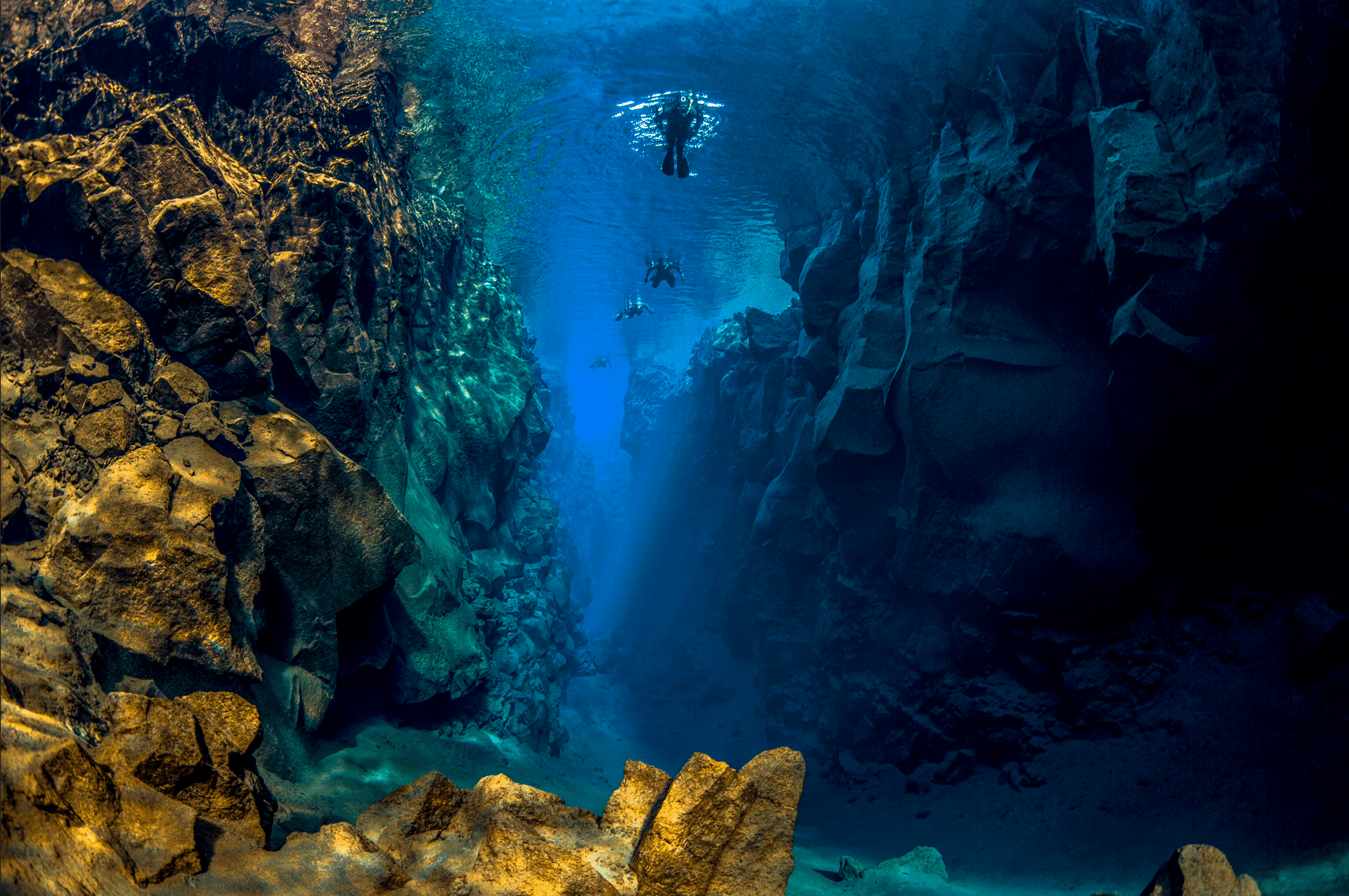 Black & Blue - Lava Tunnel + Silfra Snorkeling - photo 2