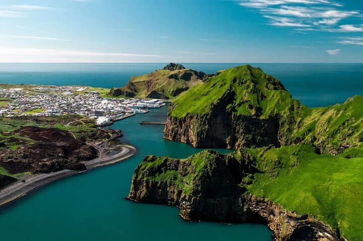 Private transfer from Keflavík Airport/Reykjavík to Landeyjarhöfn
