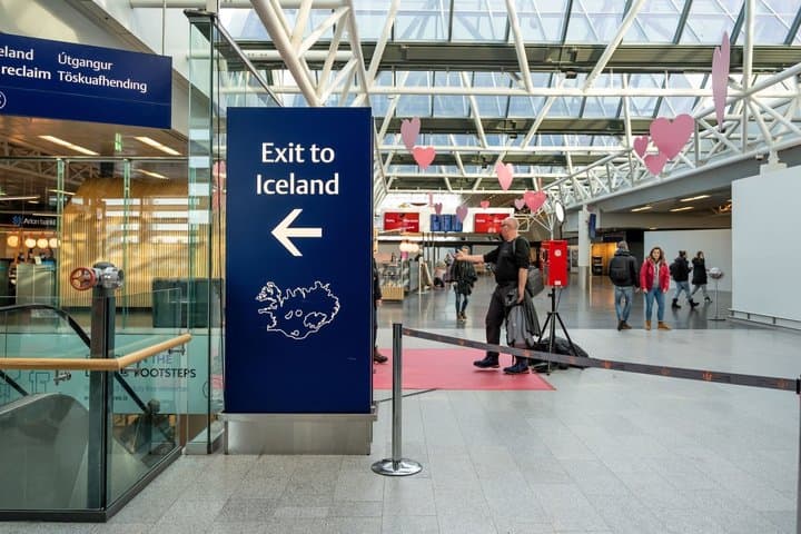 Private Transfer: Reykjavík to Keflavík International Airport  - photo 2