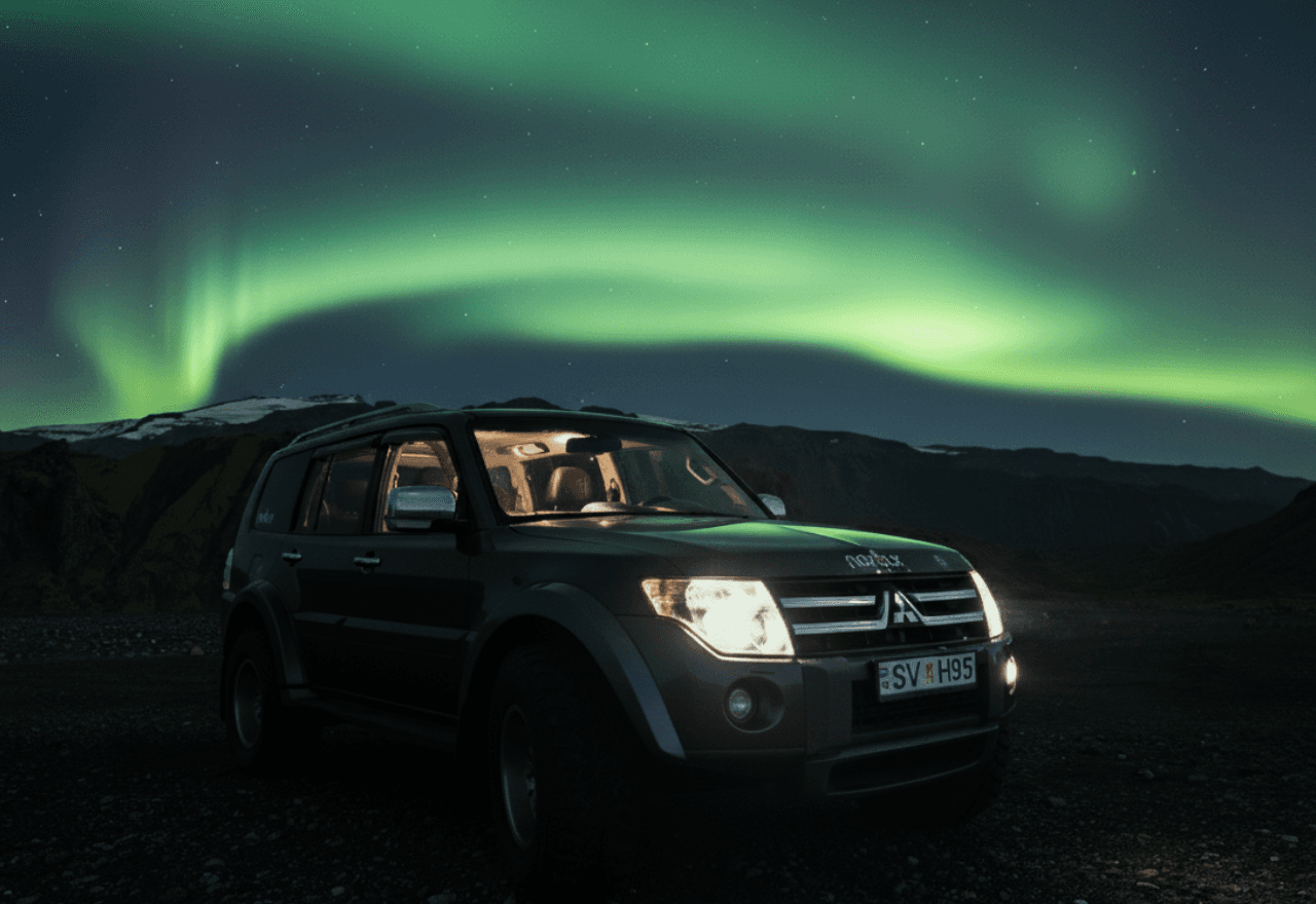 Private 4x4 Jeep Tour: Northern Lights with Hot Chocolate