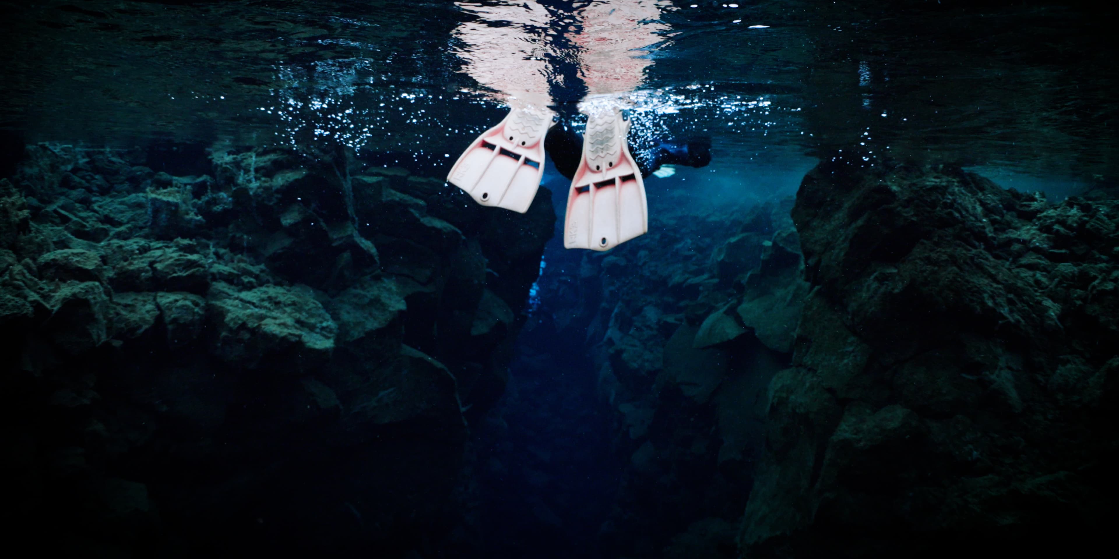 Black & Blue - Lava Tunnel + Silfra Snorkeling - photo 16