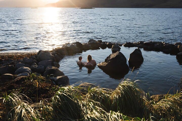 Hvammsvik Hot Springs: Private Round Trip Transfer with 3-Hour Visit