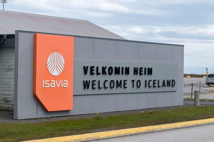 Private Transfer: Reykjavík to Keflavík International Airport  - photo 4